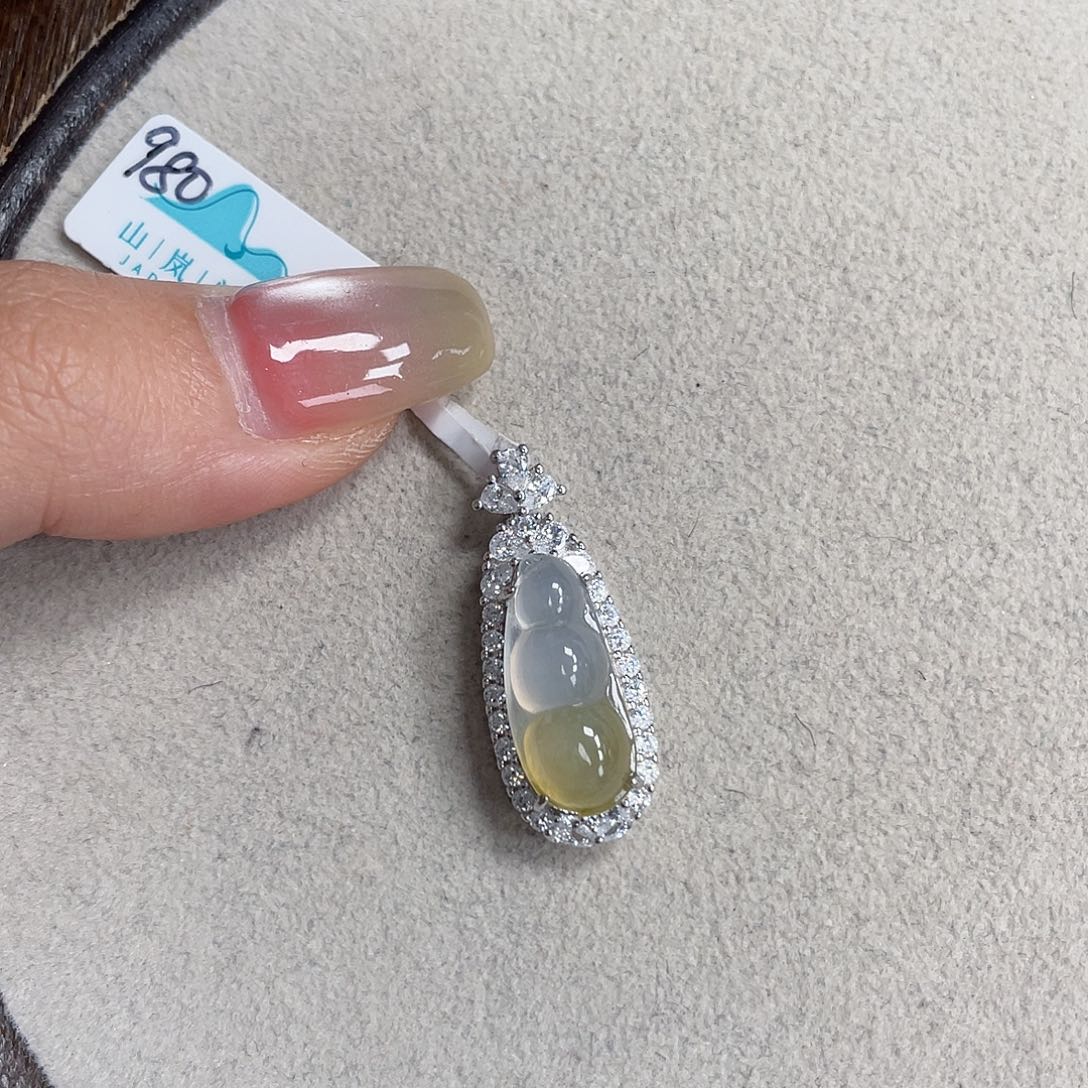 萇***里颈饰银S925镶嵌翡翠