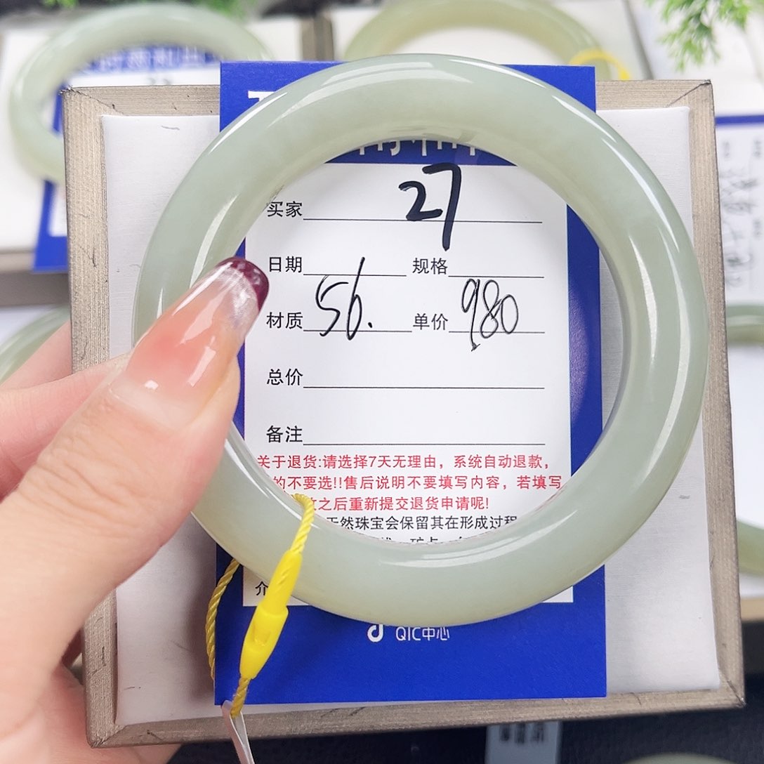 和田玉手镯未镶嵌