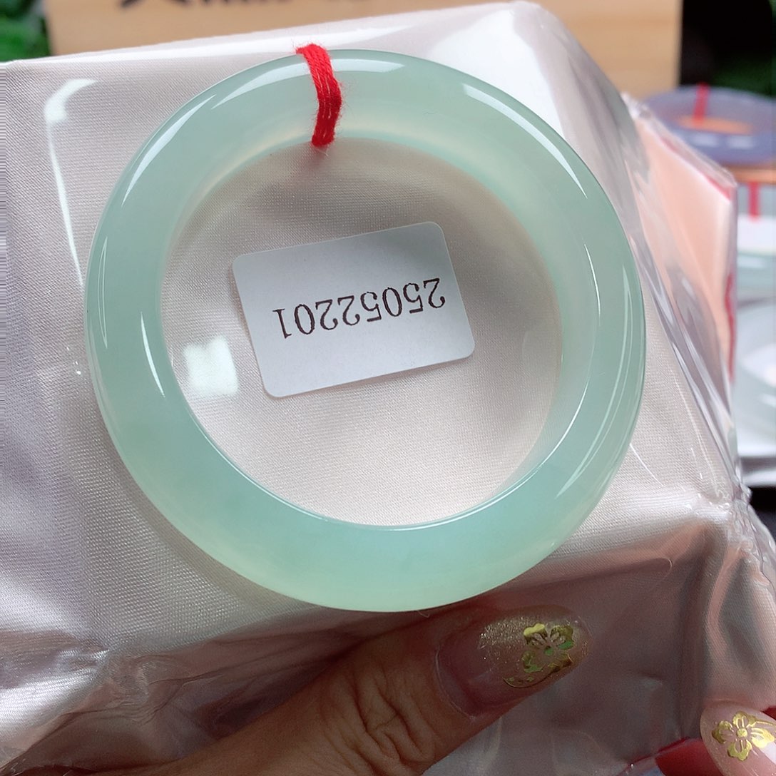 翡翠手镯未镶嵌108号，冰胶葡萄肉，毕业底妆