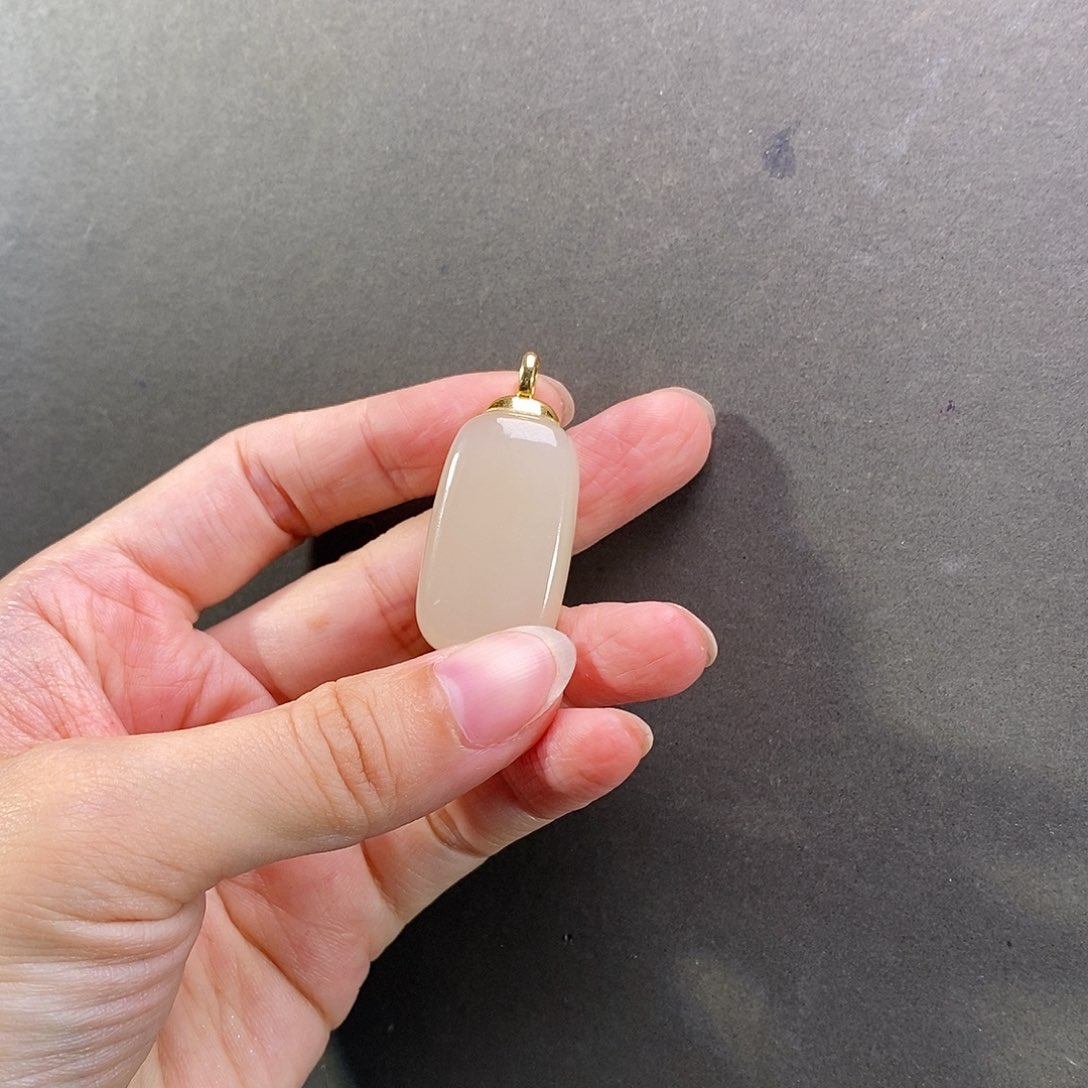 和田玉18K金镶嵌颈饰