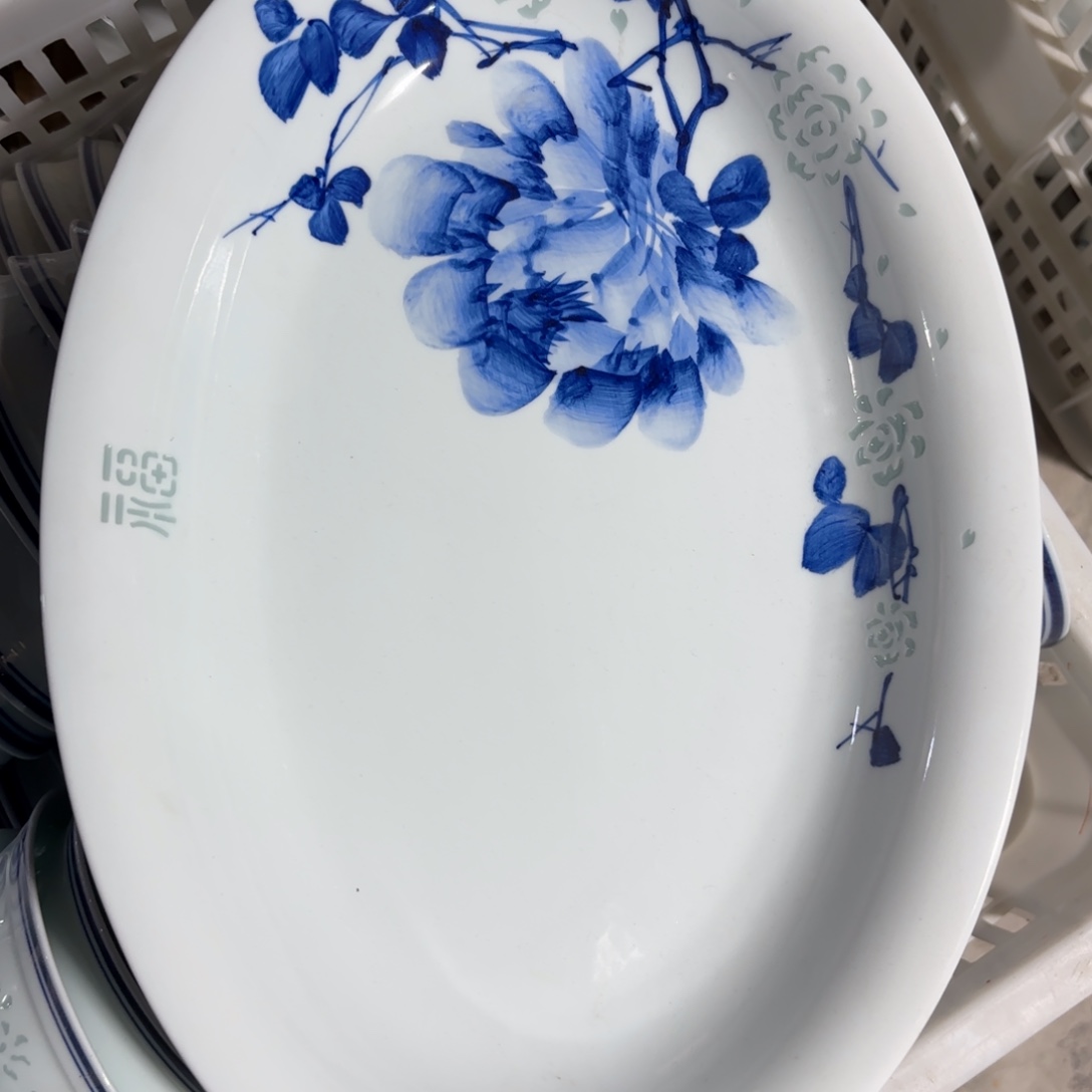 玉瓷景德镇陶瓷鱼盘一微瑕