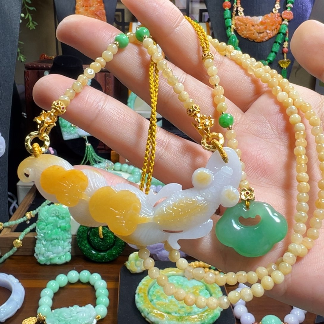 翡翠未镶嵌毛衣链锦鲤