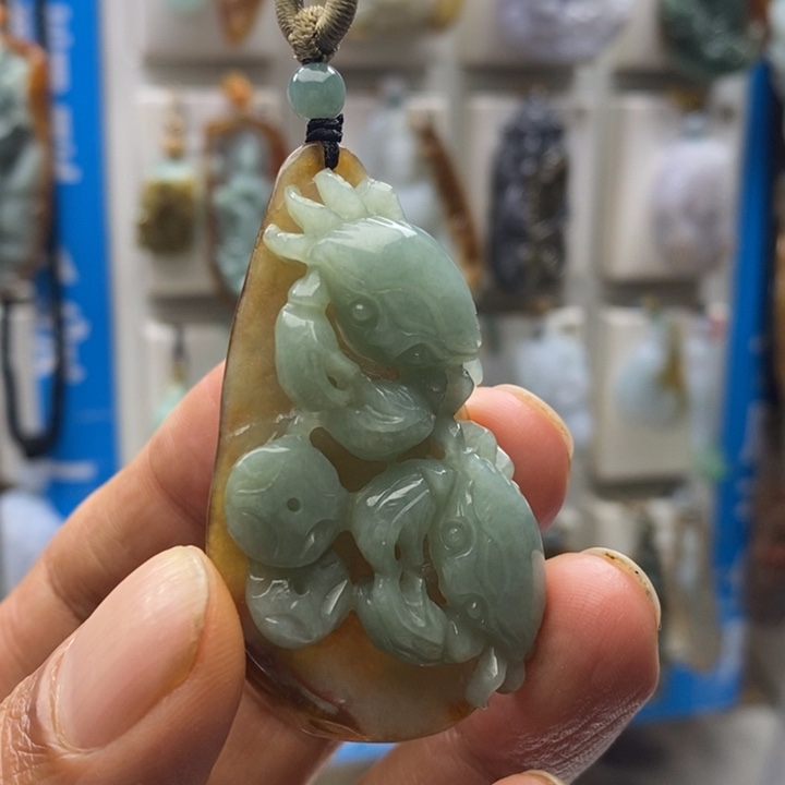 翡翠未镶嵌颈饰八方
