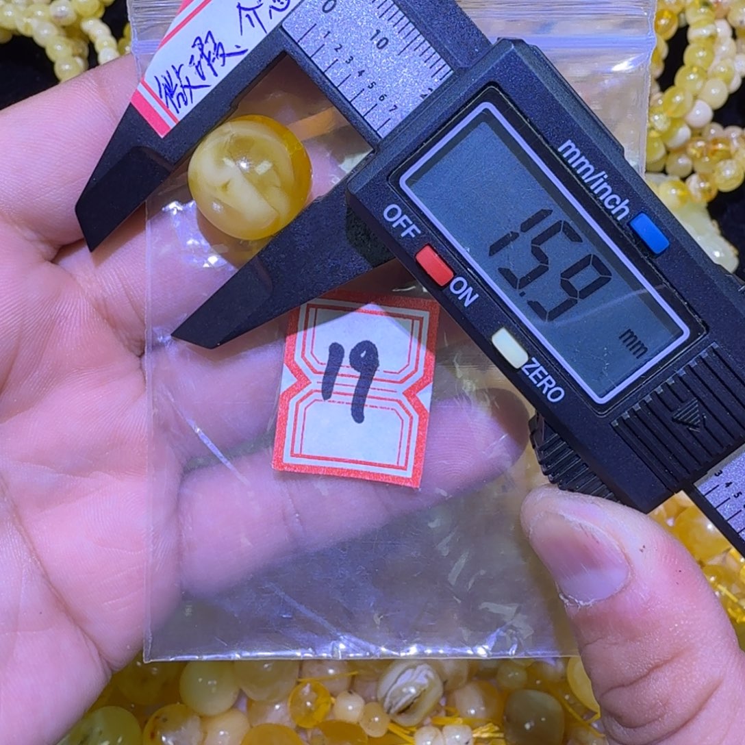 蜜蜡未镶嵌珠宝奇石