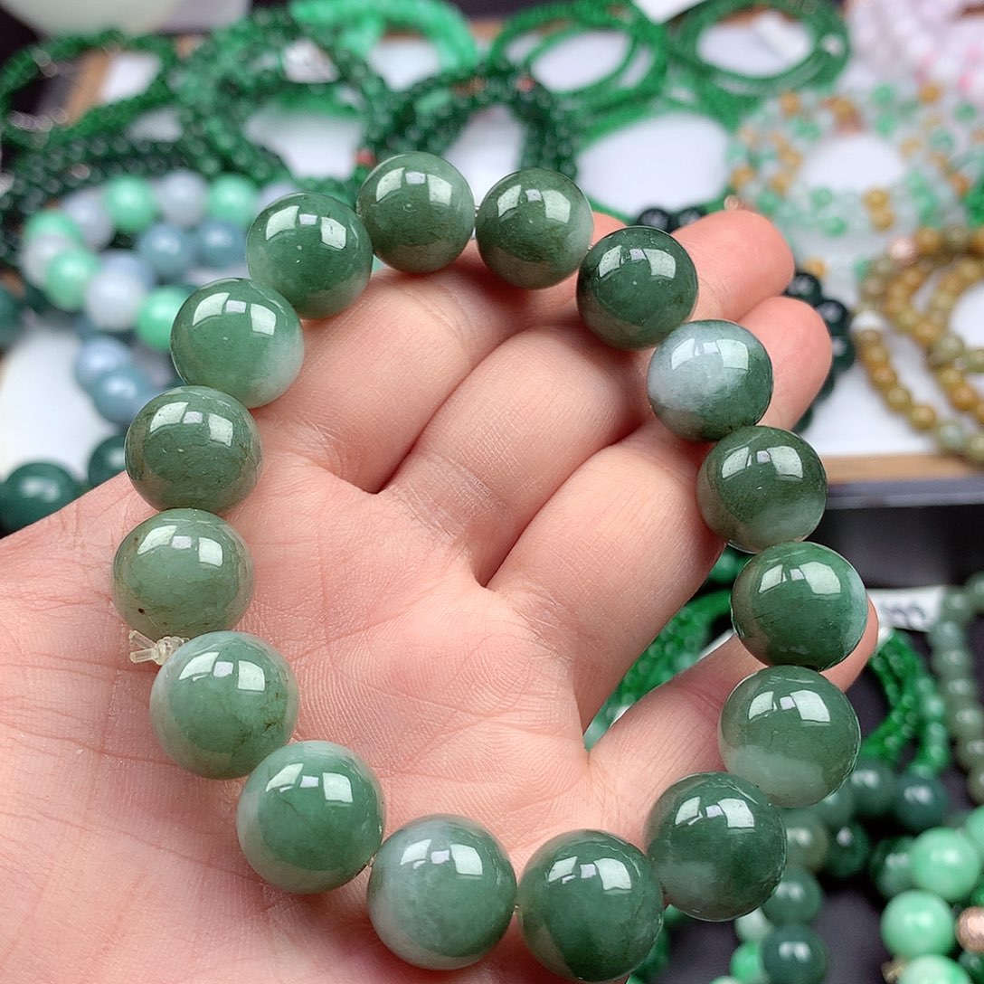 翡翠颈饰未镶嵌手串