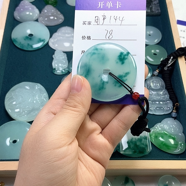 用***4无非金属时尚吊坠
