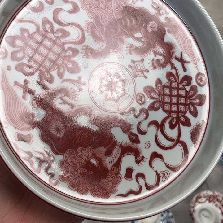 瓷片景德镇釉里红狮子滚绣球大壶承