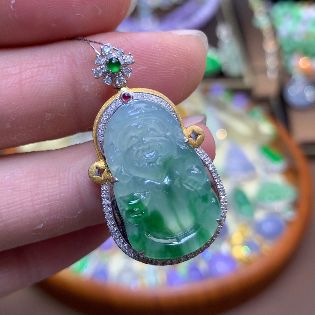 翡翠18K金镶嵌颈饰