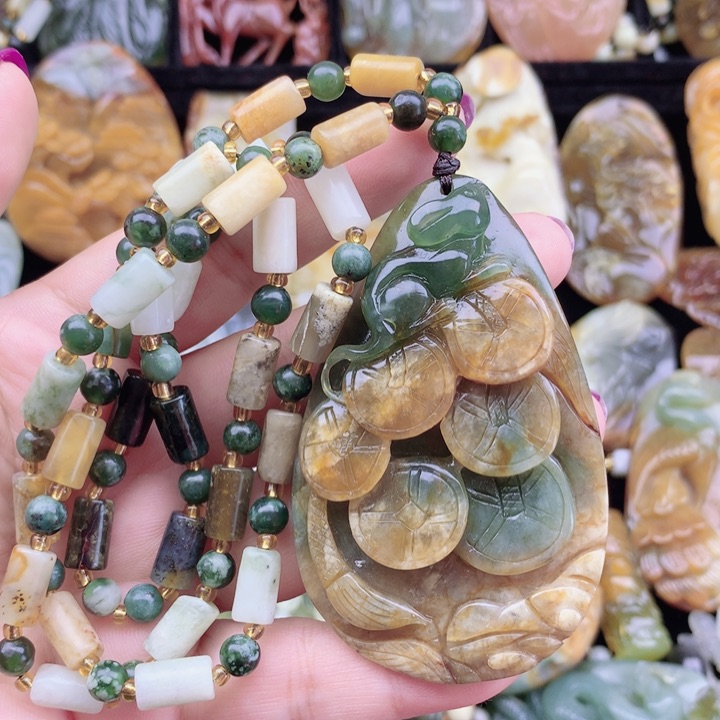 蛇纹石玉挂坠未镶嵌