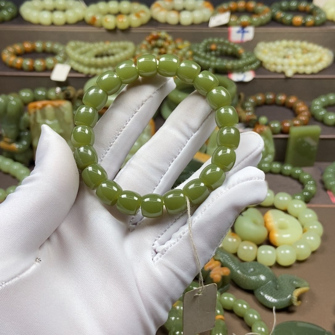 透闪石质玉手链未镶嵌自*