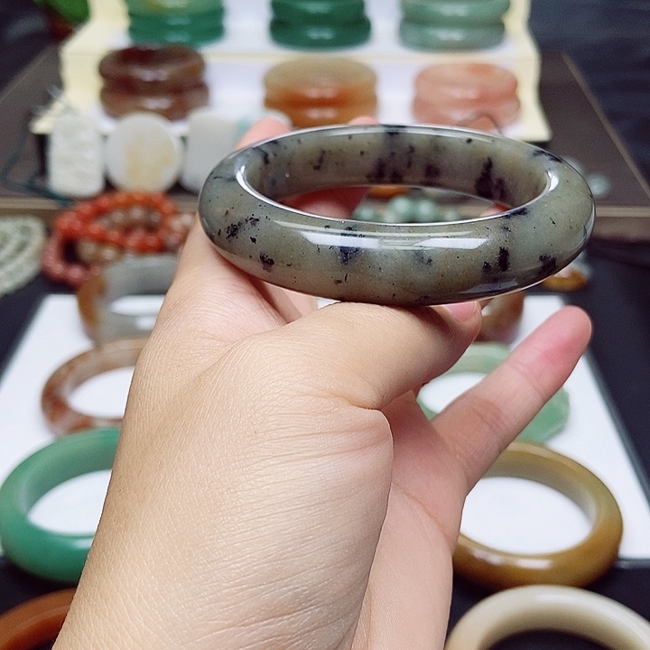 石英质玉手镯未镶嵌*️****