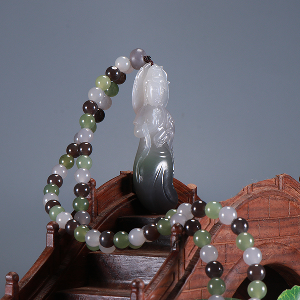 和田玉翠青三色 观音挂件18.4950克配玉链雕刻精雕俏色