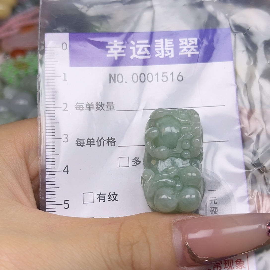 翡翠未镶嵌颈饰hhh