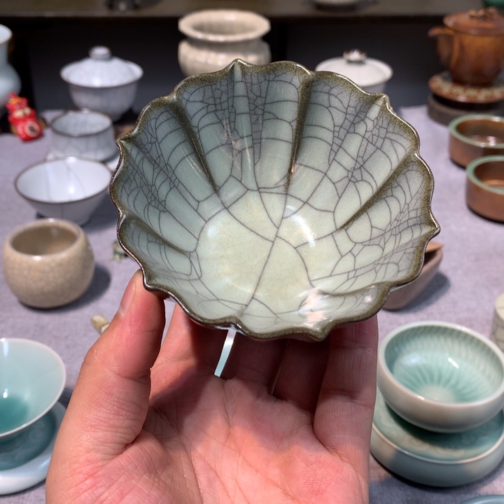 龙泉青瓷紫口铁足百财杯