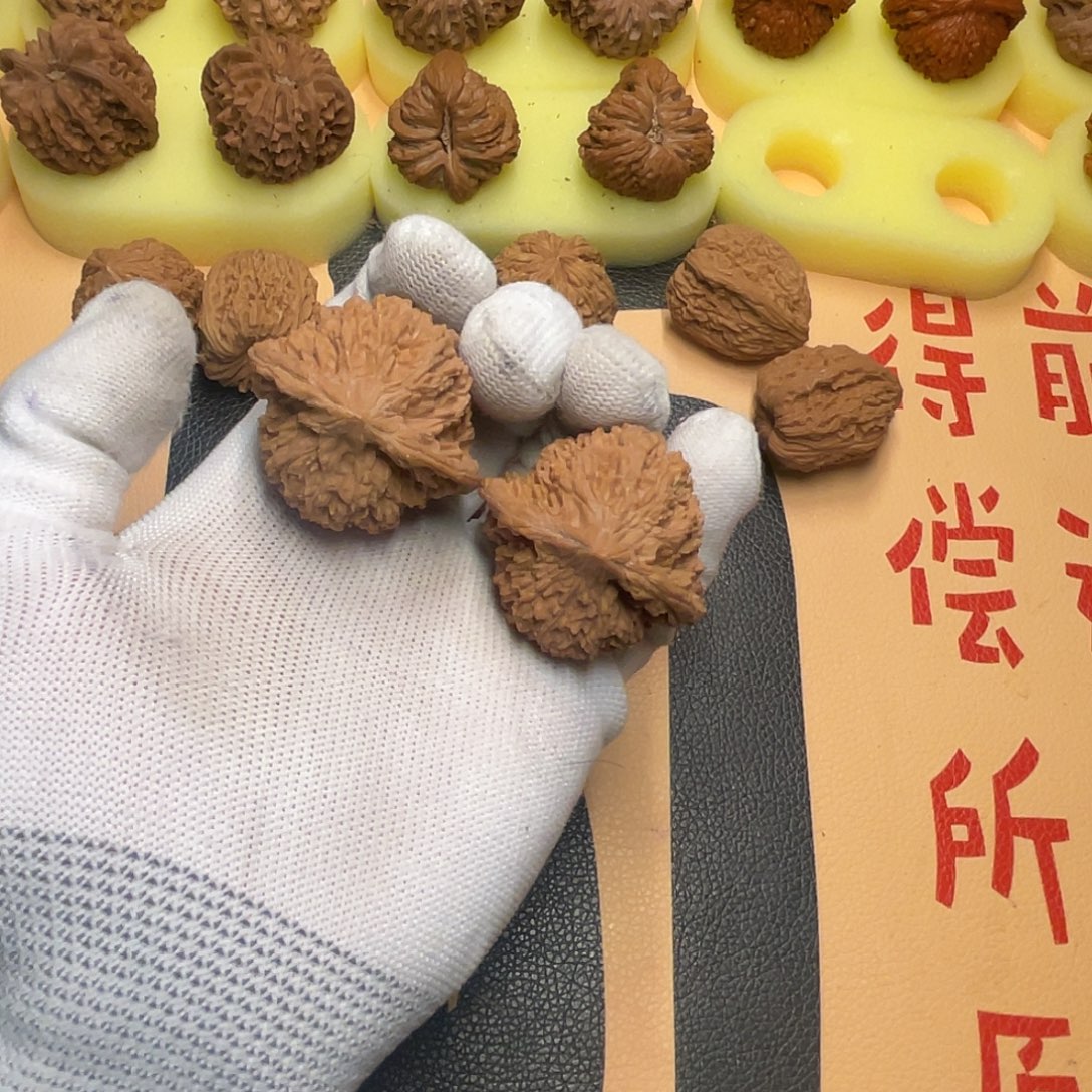 黑***发吊坠文玩核桃满天星