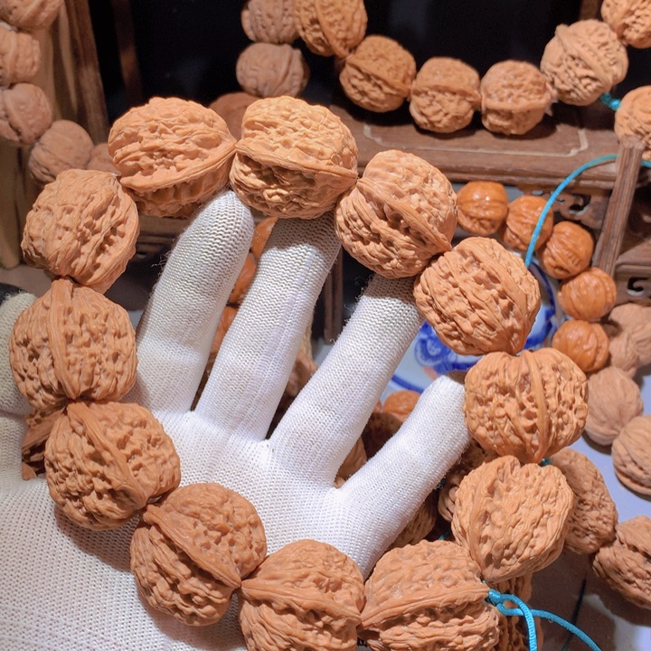 我***头文玩核桃手串霸天虎