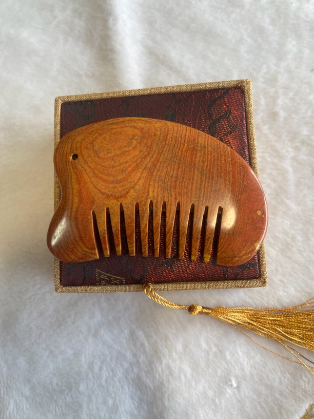 泗水圣石砭石精品梳子