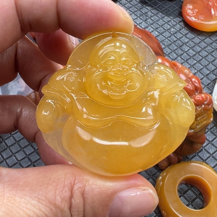 石英质玉（黄龙玉）颈饰未镶嵌