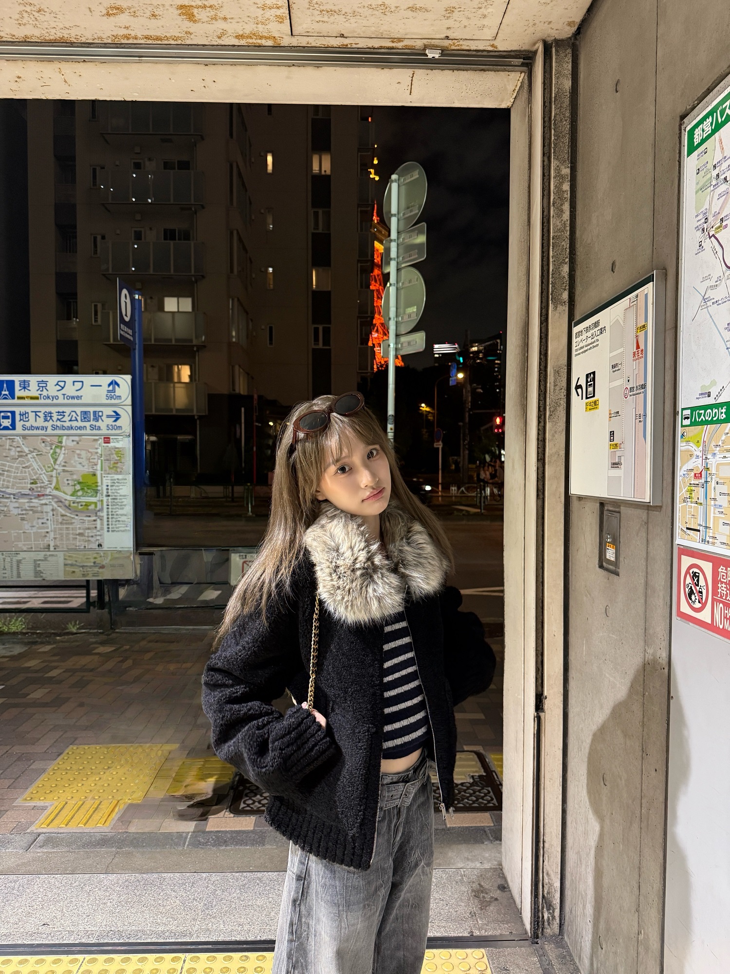 冬季黑色翻领羊羔毛绒外套女皮毛体短款小个子毛领上衣加厚保暖