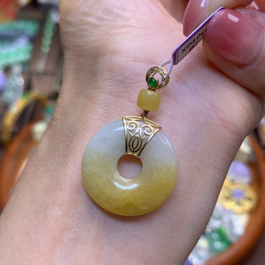 翡翠18K金镶嵌颈饰