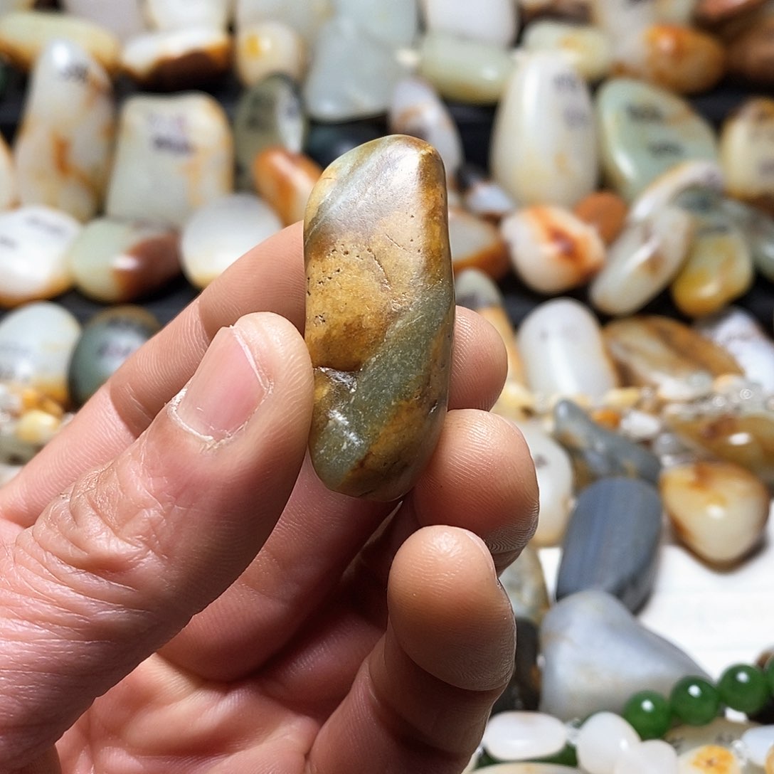 和田玉颈饰未镶嵌吊坠