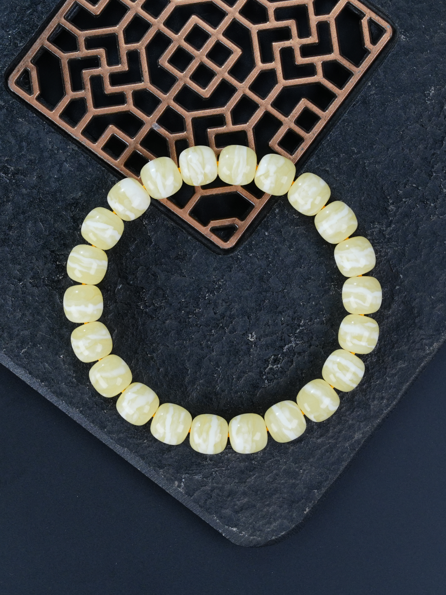 天然蜜蜡同料瓷白虎皮顺纹手串「收藏级」