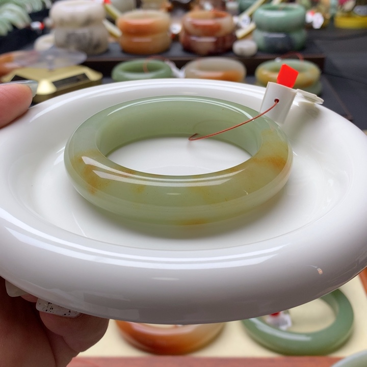 未镶嵌手镯石英岩玉