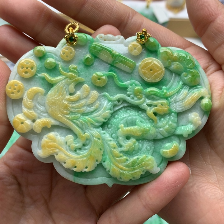 翡翠颈饰未镶嵌?翡翠