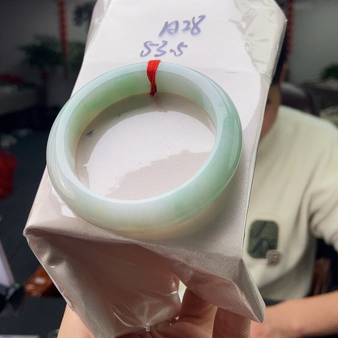 翡翠手镯未镶嵌颜色多样性发拍一发一