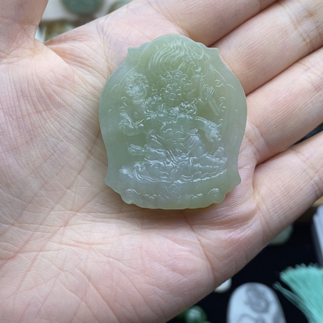 和田玉未镶嵌颈饰有包容 介意勿拍