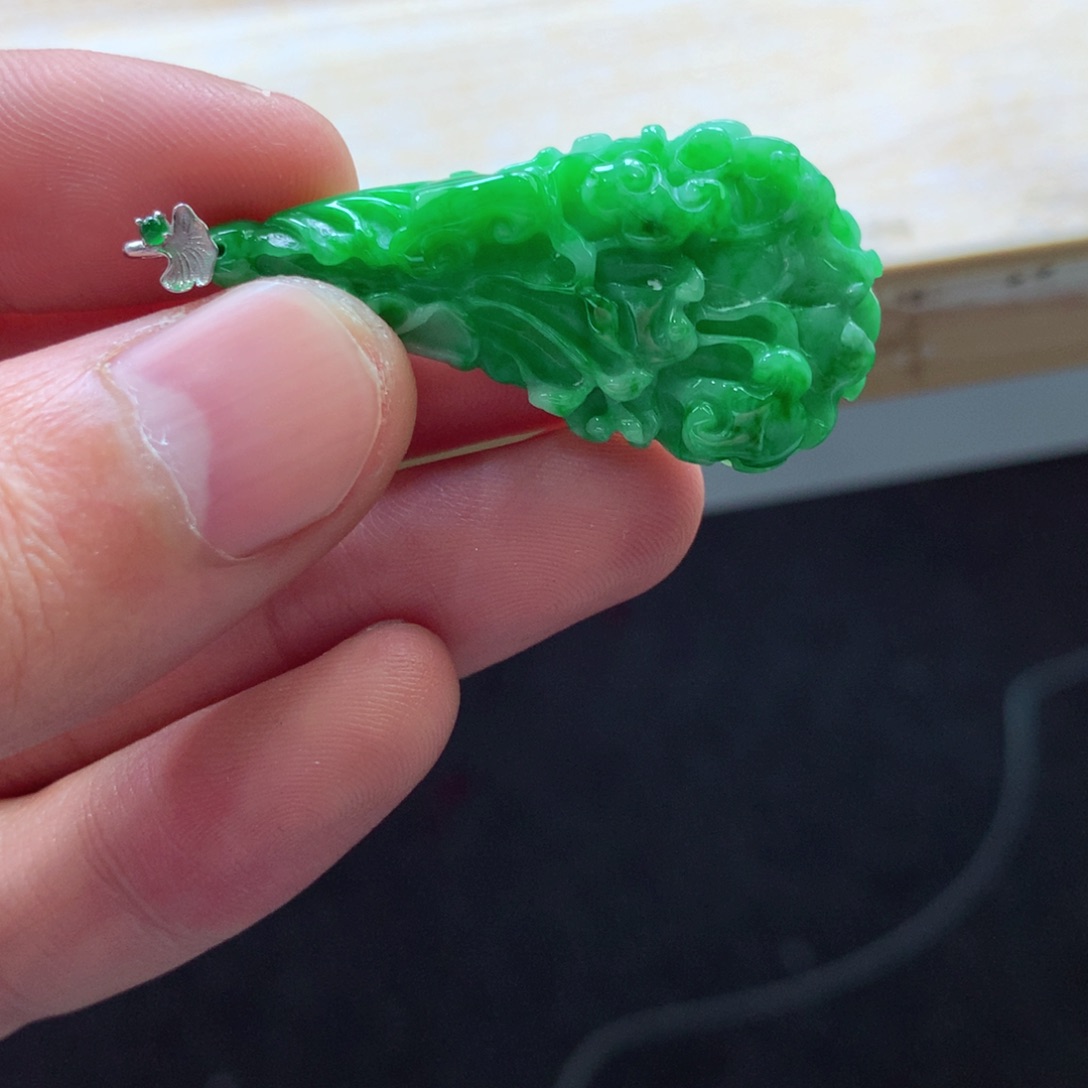 翡翠颈饰18K金镶嵌吊坠