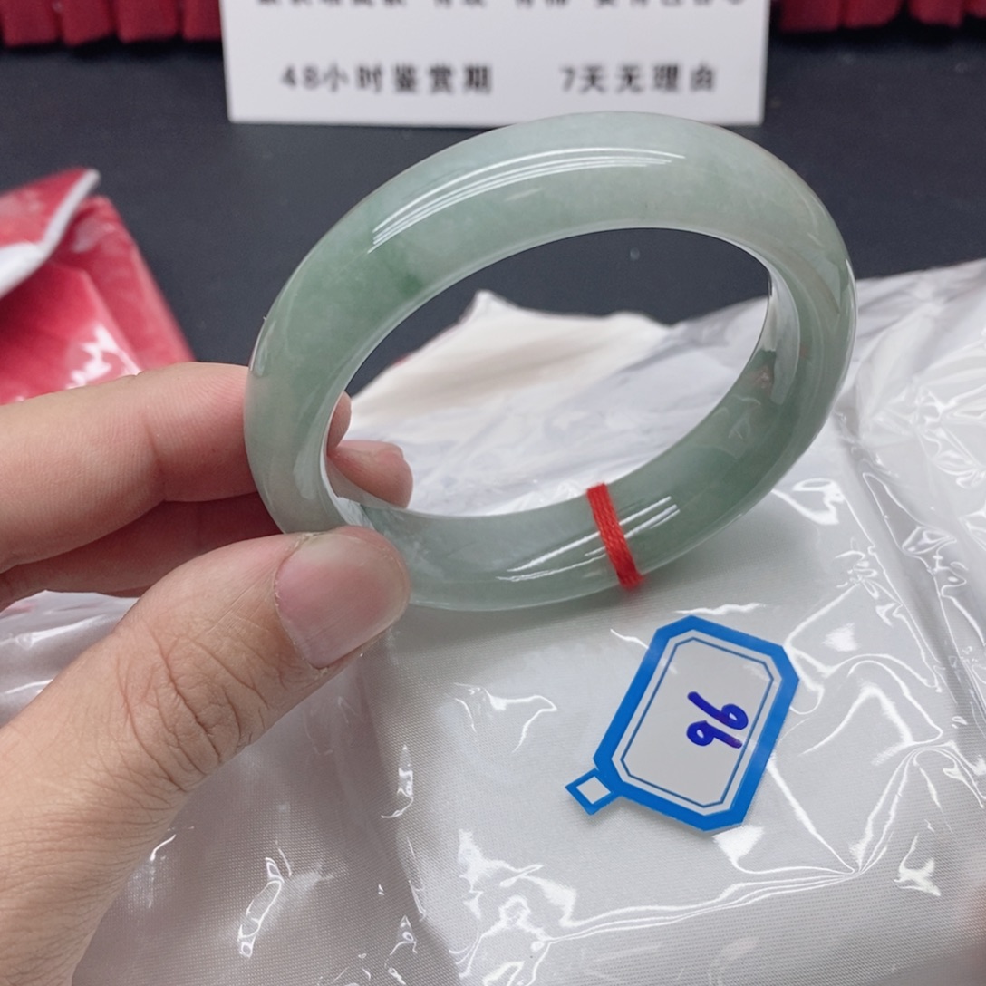 静***心硅化玉未镶嵌手镯翡手镯96666