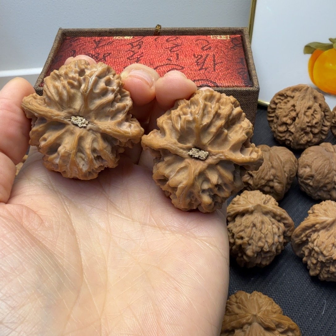 文玩核桃把件十字金钱底苹果42