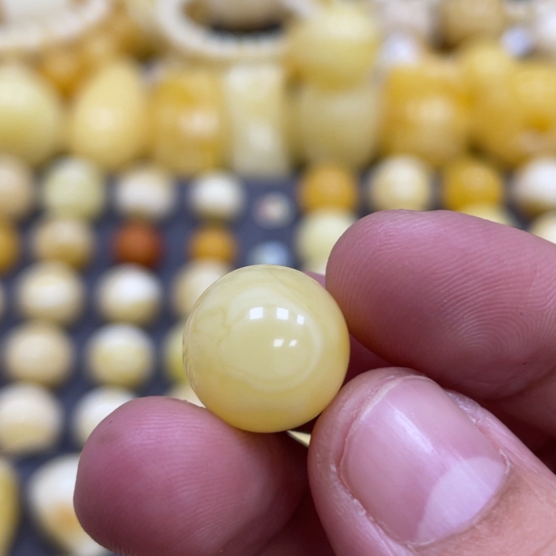 蜜蜡未镶嵌裸石13.7mm