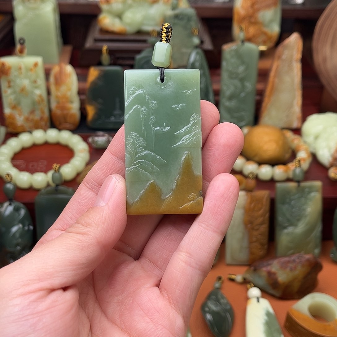 岫岩河磨玉（透闪石质玉）颈饰未镶嵌紫***?