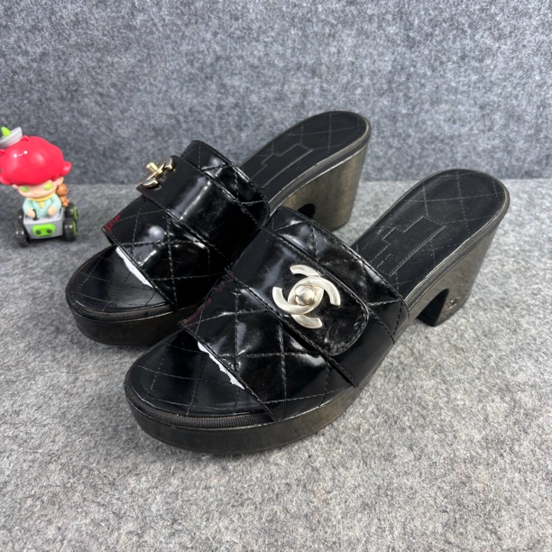 99新 Chanel/香奈儿 双C锁扣中跟凉鞋 37.5码 YLP2346