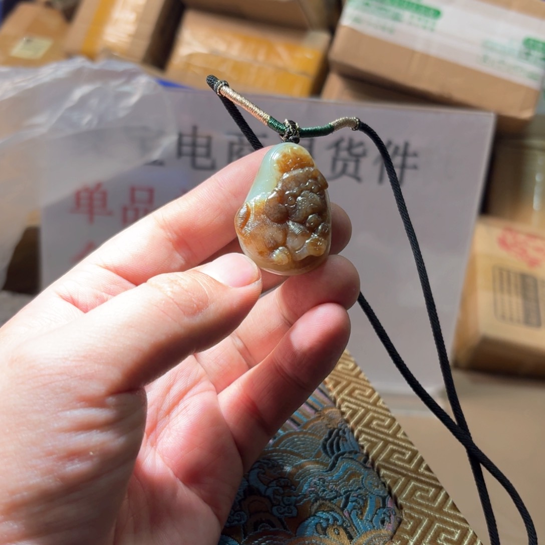 和田玉颈饰未镶嵌