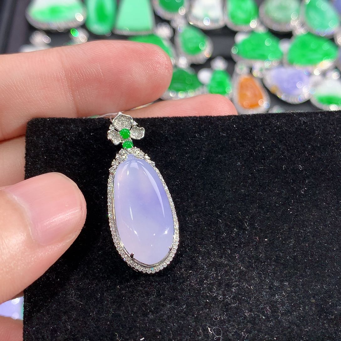 翡翠18K金镶嵌颈饰