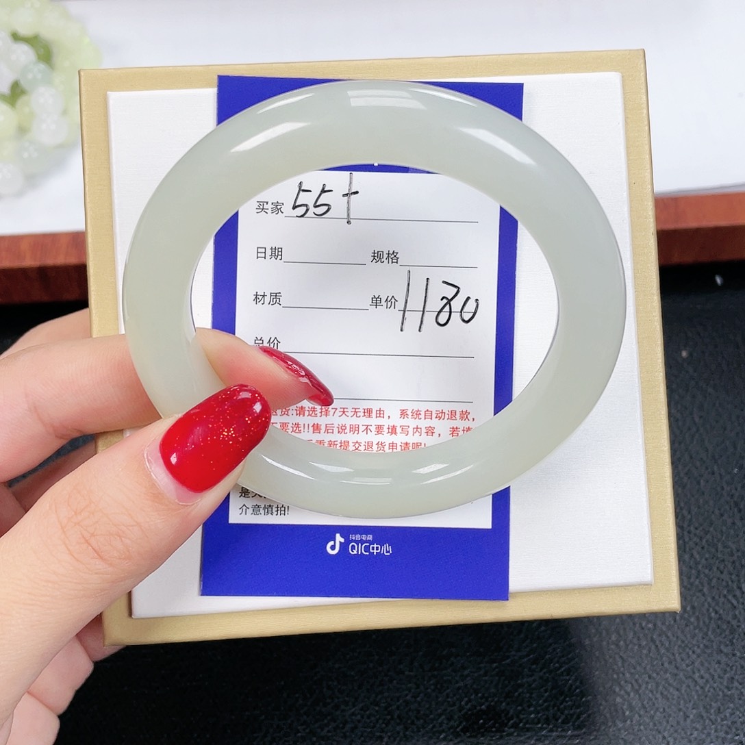 和田玉手镯未镶嵌