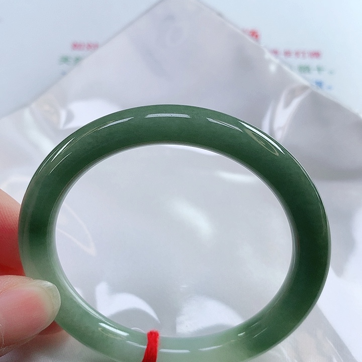 翡翠未镶嵌手镯（圆镯）8 号翡翠手镯