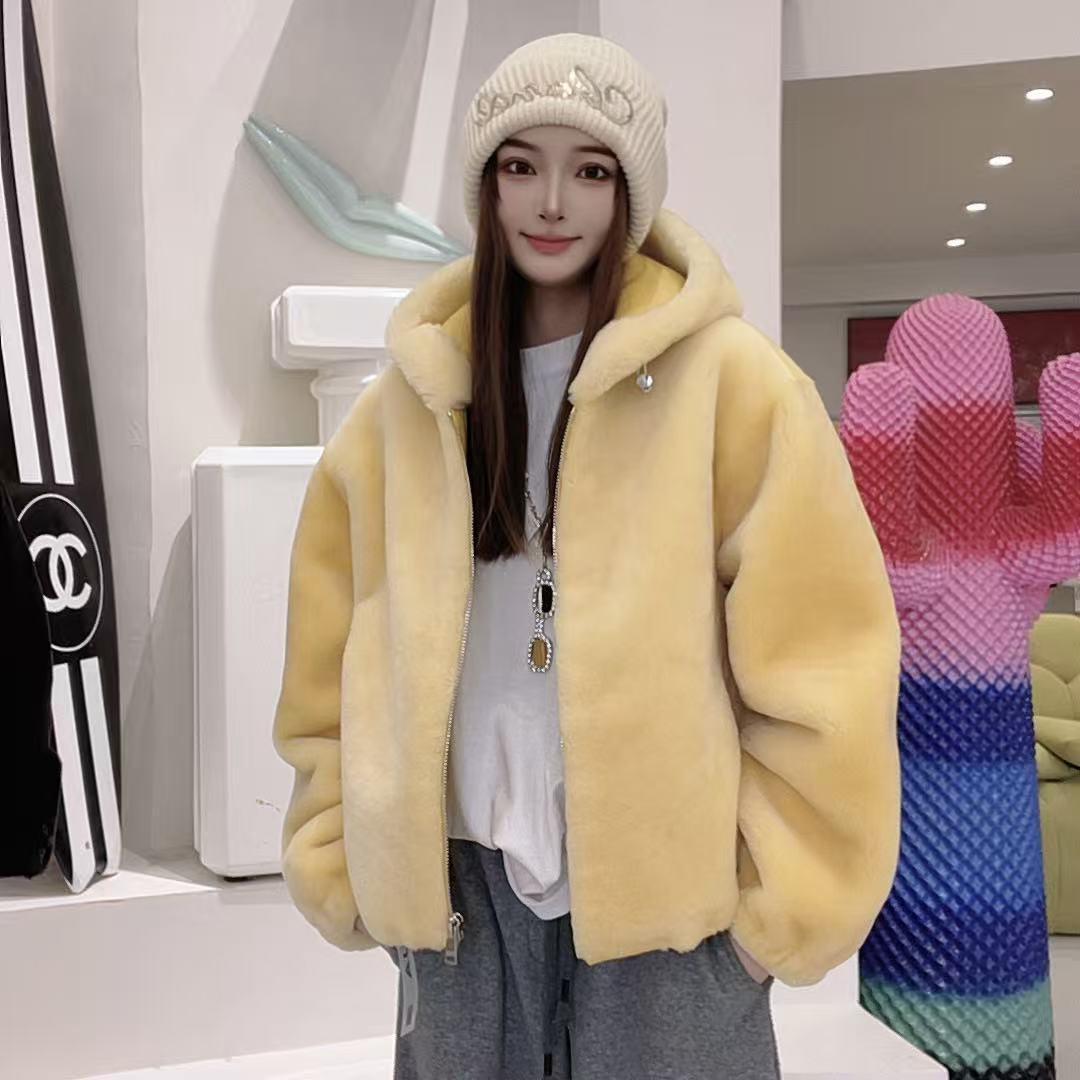 【SUSU推荐】女短款休闲风常规长袖皮毛一体外套-32617