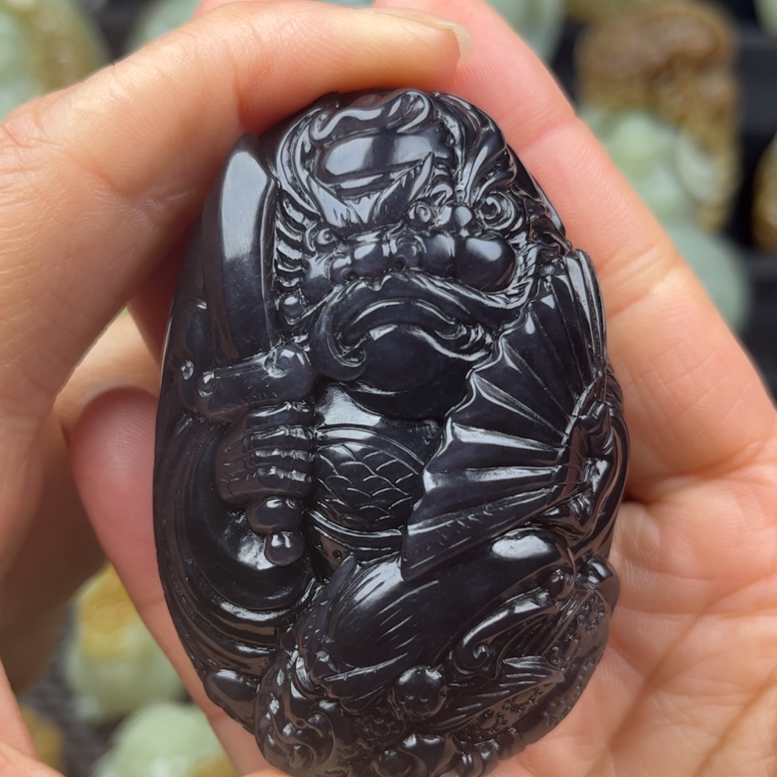 和田玉未镶嵌把件