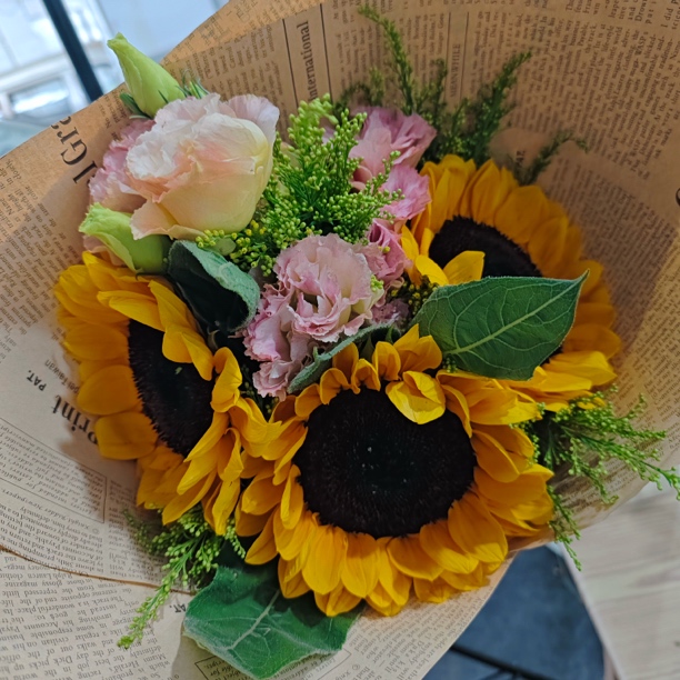 云影优选【向日葵3支+香槟洋桔梗3支】一举夺魁向阳而生高考花束鲜花组合云南鲜花批发次日达包邮