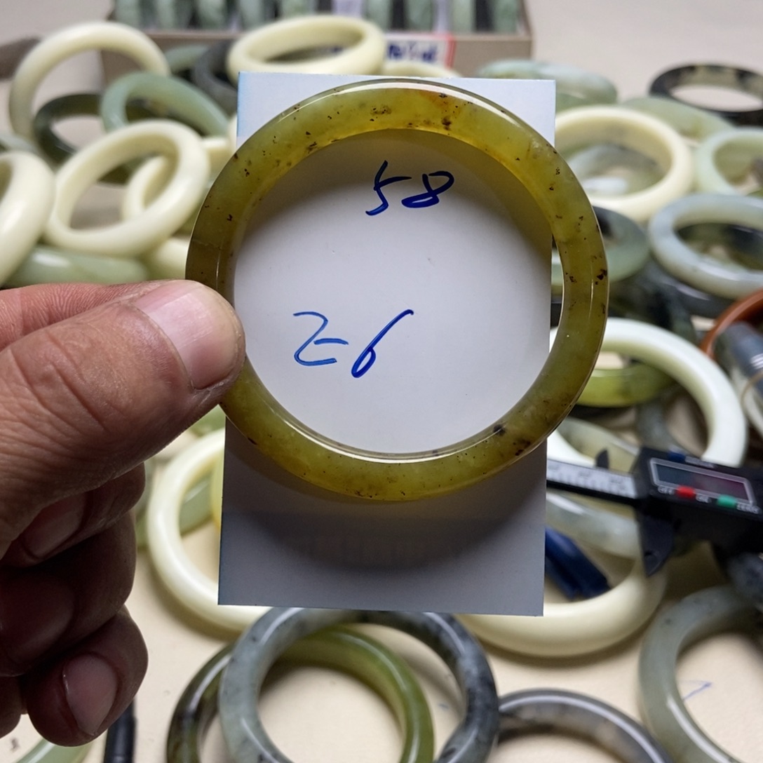 仰****蛇纹石玉未镶嵌手镯