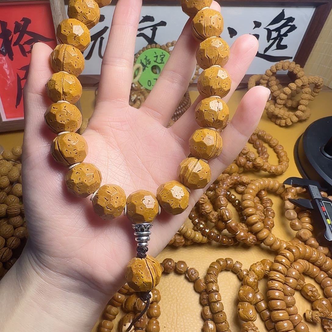 夏***记无事牌非洲檀香精品桃核手串