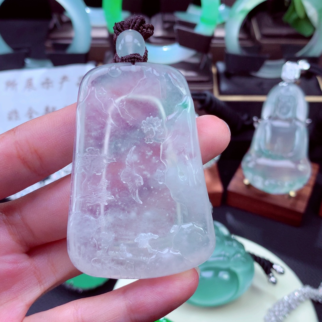翡翠未镶嵌颈饰山水