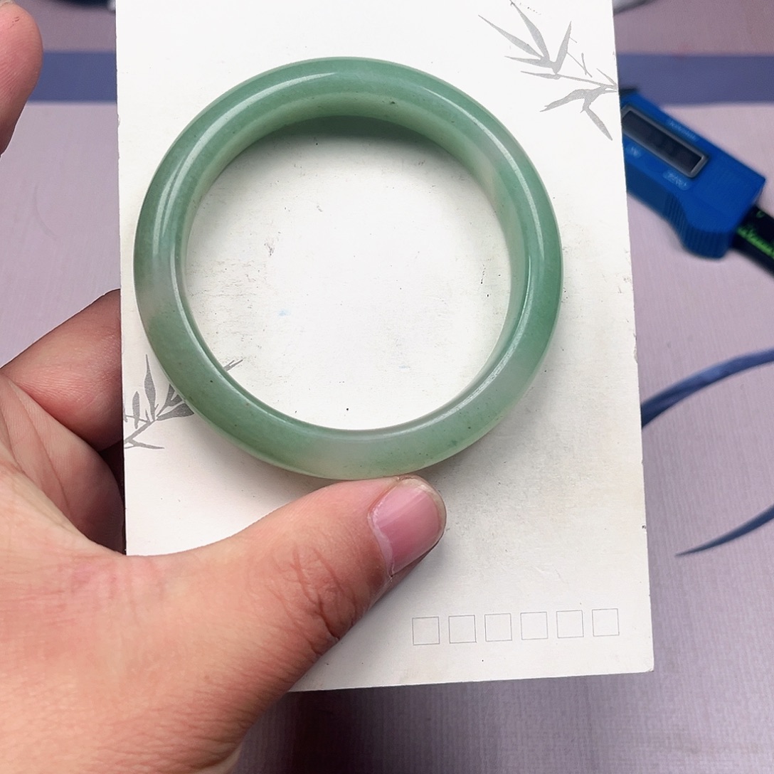 秋***1石英质玉合金手镯