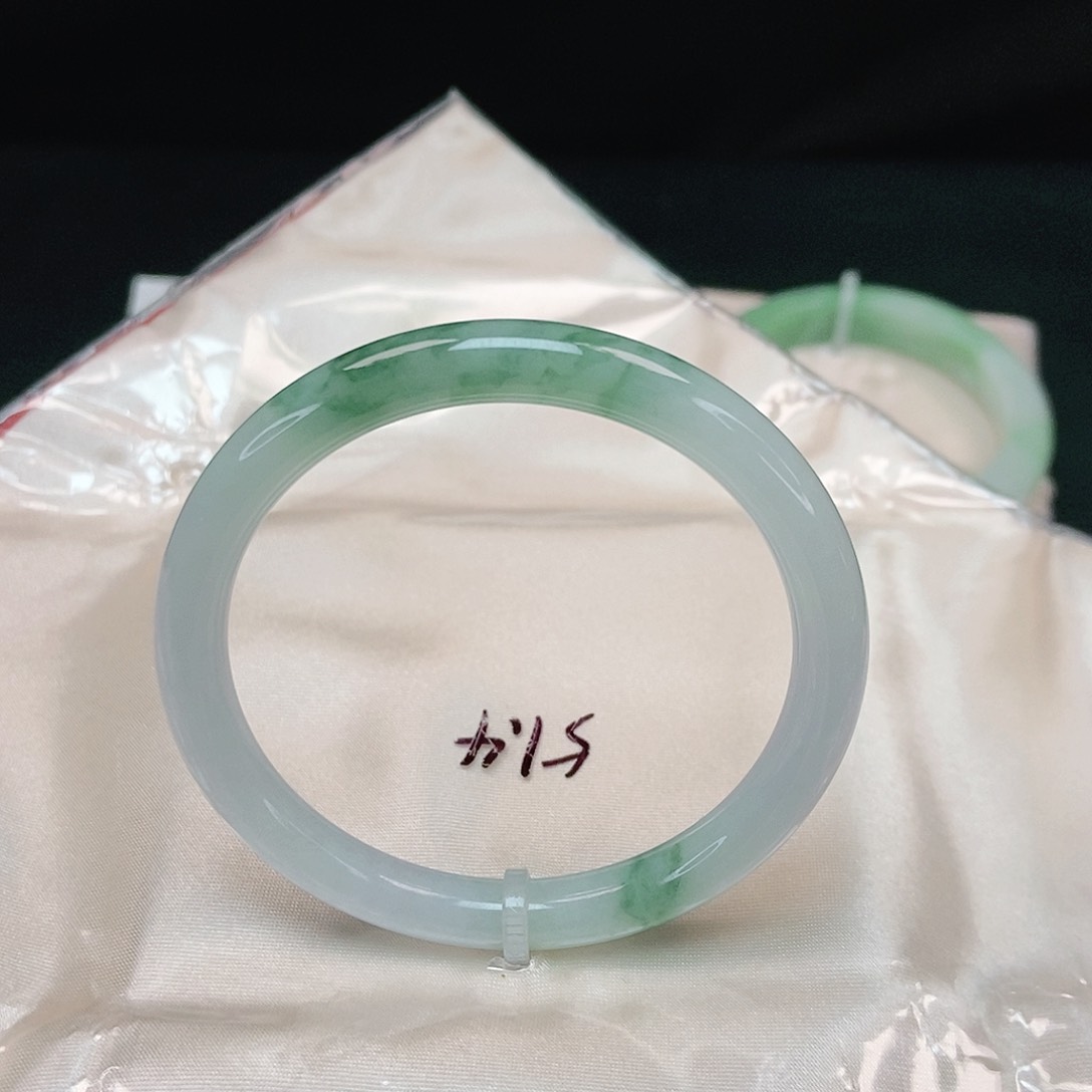 翡翠手镯未镶嵌美人条