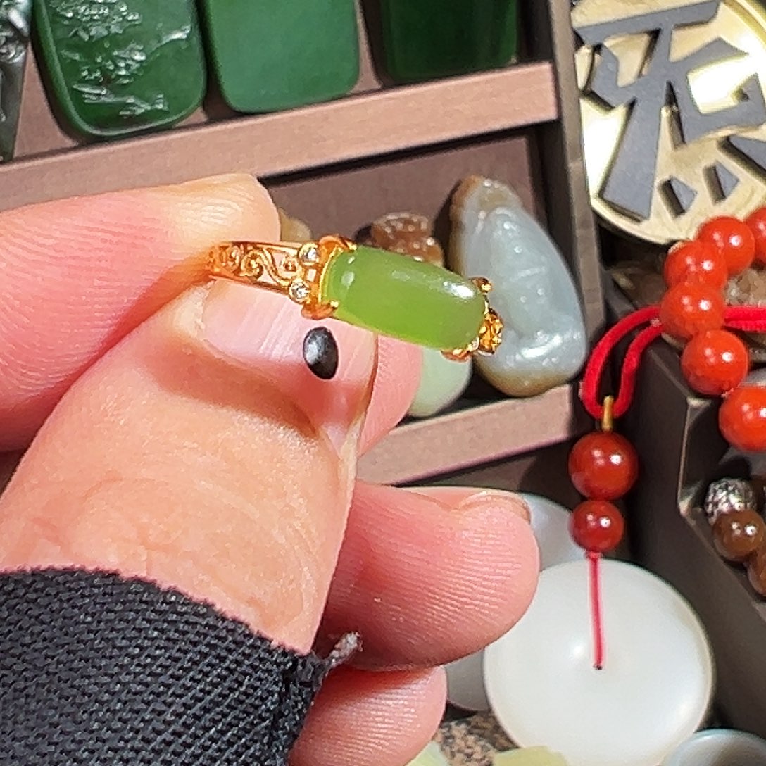 和田玉（碧玉）戒指合金苹果绿无包容