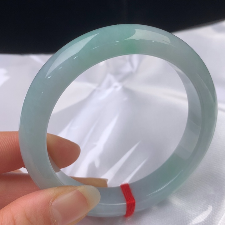 翡翠未镶嵌手镯蓝水底